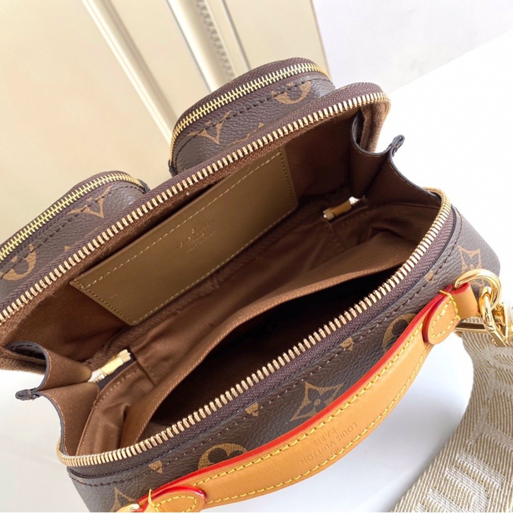 Louis Vuitton Utility Crossbody Bag - Picture 2 of 9